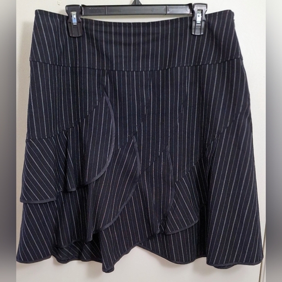DKNY CITY Flirty Navy Blue Pinstriped Assymetrical Mini Skirt - Picture 2 of 4